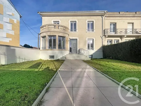 Maison 8 pièces 214 m² 