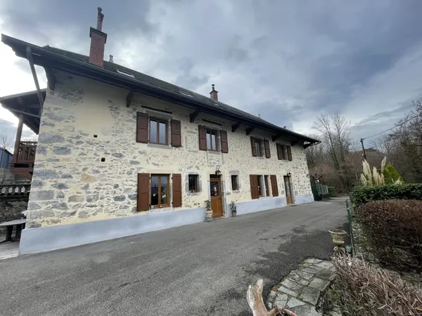 Grande maison pleine de Charme