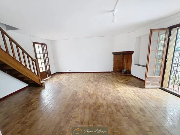 MAISON DE VILLE 95 M2 HBTS SUR 169 M2 DE TERRAIN - 2 GARAGES 