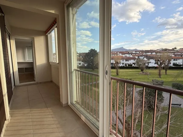 Appartement T4 ascenseur terrasse avec vue RHUNE