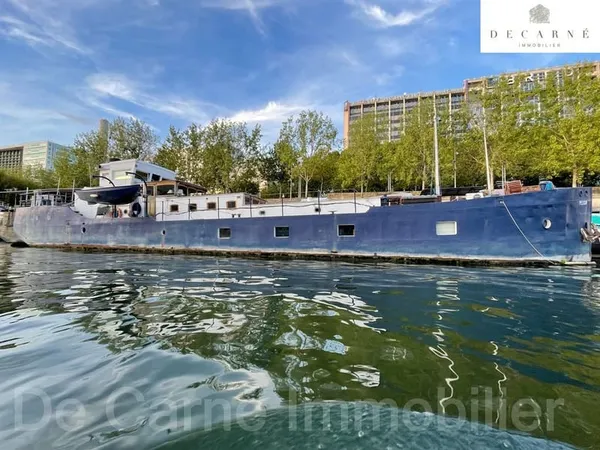 Bateau Logement sur la Seine Gare de LYON