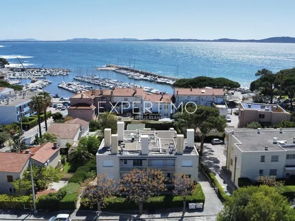 Appartement en rez-de-jardin au Port de Carqueiranne