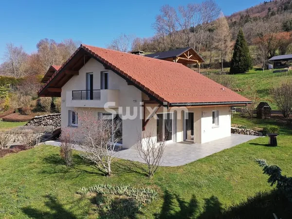 Belle maison lumineuse aux beaux volumes, idéale pour une famille