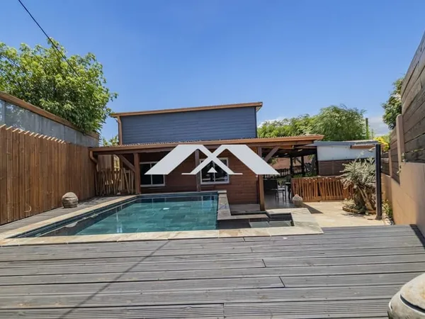 Superbe villa f4 de standing avec piscine