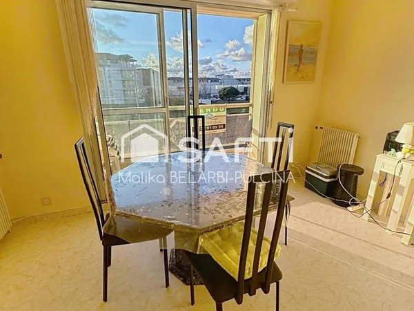 T2 lumineux avec loggia et parking aux Sables