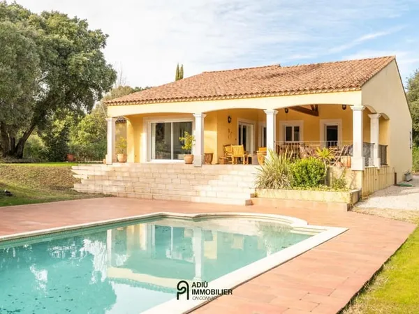 Villa de plain-pied lumineuse avec piscine chauffée et parc paysagé à 12 km d'Uzès 
