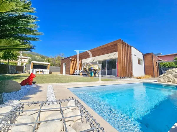 Maison individuelle 4 pièces avec piscine à Carros 