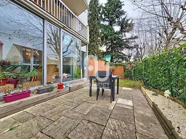Appartement 3 pièces 70 m²+10m²veranda 30m² jardin+box 