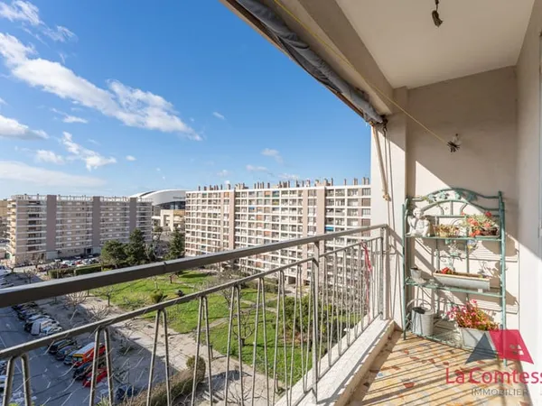 PARC DROMEL : INVESTISSEMENT : T3 DERNIER ETAGE AVEC BALCONS 