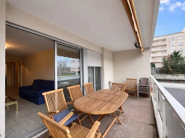 Cannes La Bocca - Centre Ville - 3 pièces - Terrasse - Parking - À Rénover