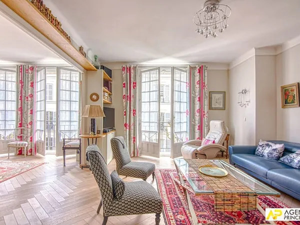Versailles Notre-Dame Appartement 5 pièces 111 m² carrez situé au 2ème étage avec ascenseur, 