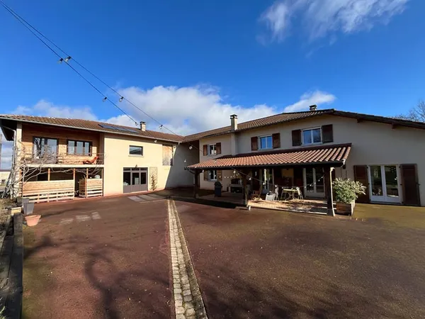 ST JUST A vendre Maison 6 pièce(s), 200 m2, piscine, dépendance et garage, terrain :