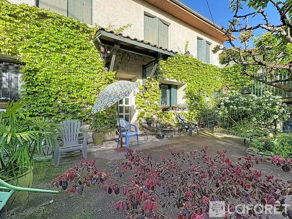 Maison Saint Romain La Virvee 6 pièce(s) 114 m2