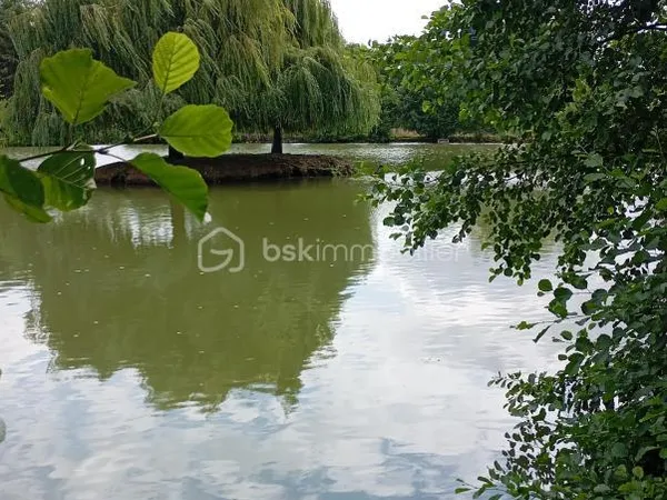 A saisir terrain de loisir aménagé avec son plan d'eau