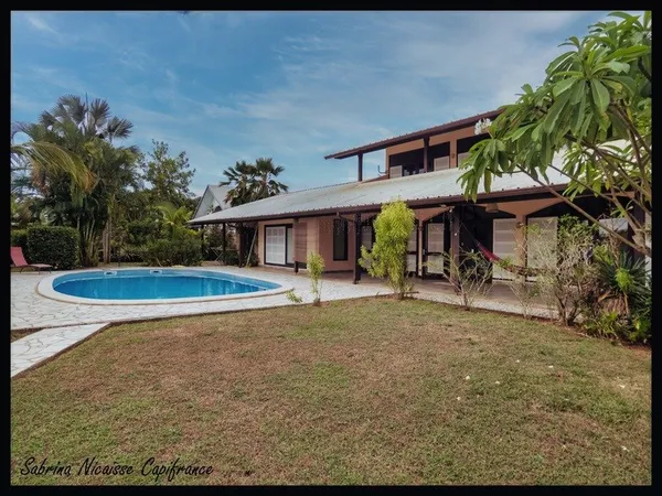 Villa d'architecte en briques de Guyane - volumes rares, piscine, jardin 1 141 m² - Kourou Lac Bois 