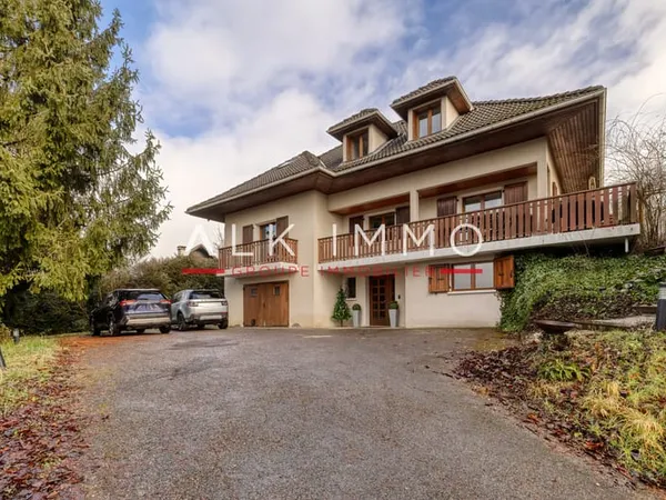 Propriété de 210m2 - BALMONT CENTRE