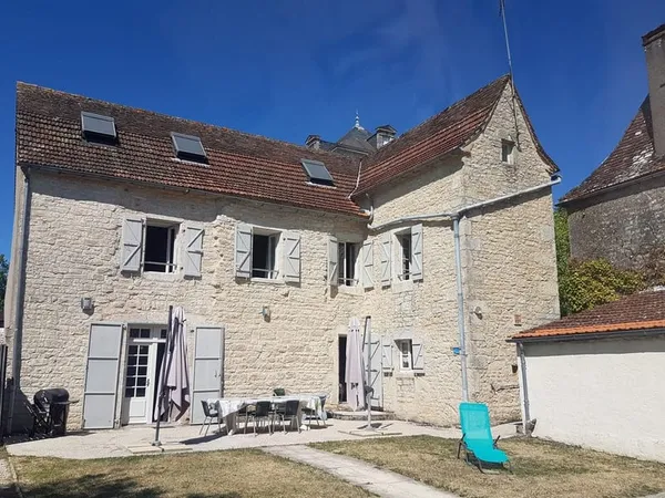 Maison de village avec piscine 