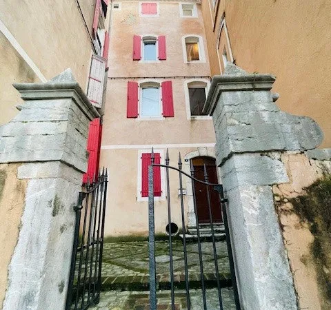 ANDUZE - Appartement de charme avec terrasse SH 69 m2 - De 