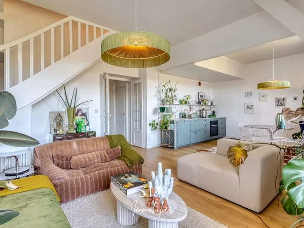 CHARMANT T3 EN DUPLEX AU DERNIER ETAGE DU CHATEAU BEL ABRI 