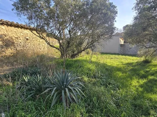 À vendre : Terrain de 500 m² à Grans - créez le foyer de vos rêves 