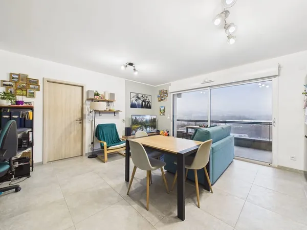 À vendre Superbe T2 très lumineux avec balcon, vue dégagée 