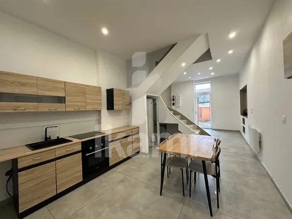 Magnifique duplex lumineux avec terrasse, jardin et garage 