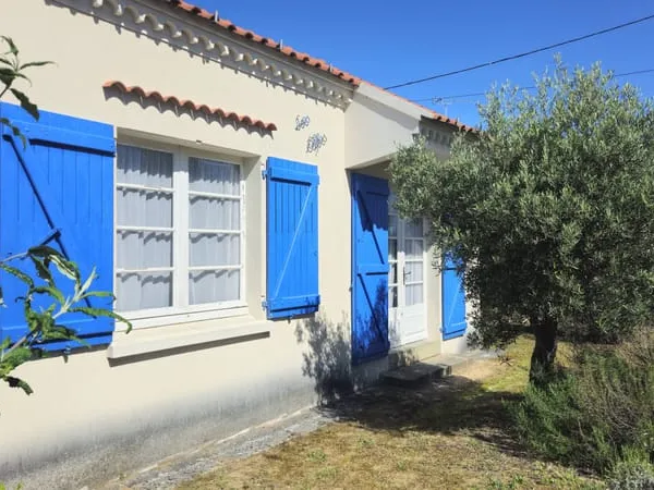 MAISON DE 45 M2 + PETITE DÉPENDANCE, ENTRE CENTRE ET BOURG ! 