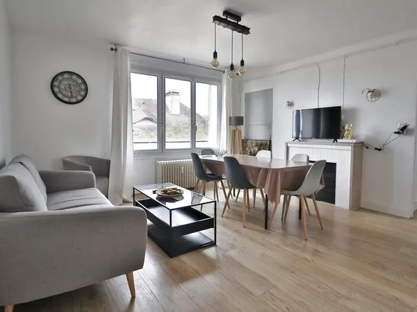 Appartement T4 entièrement rénové au centre-ville dernier 