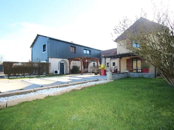 SUR L'AXE DECIZE - BOURBON LANCY, belle maison entiérement r 