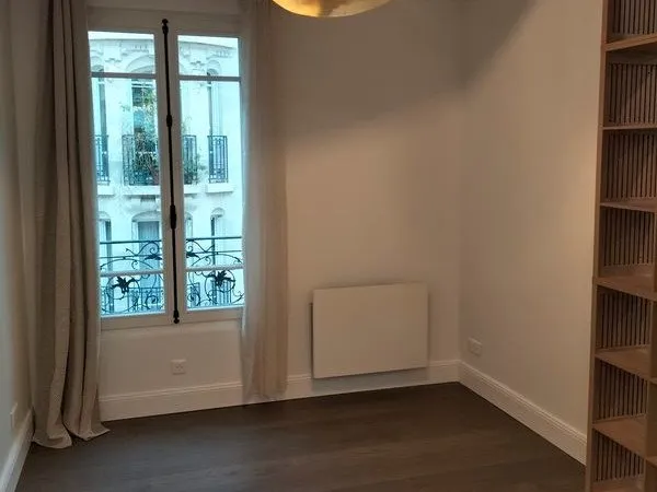 Studio / 27m² / Dupleix (Ligne 6) 