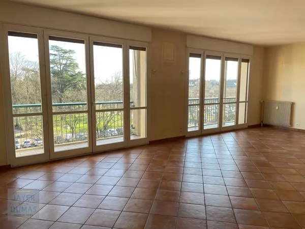CHALON-SUR-SAONE - CENTRE VILLE - Bel appartement T5 lumineu