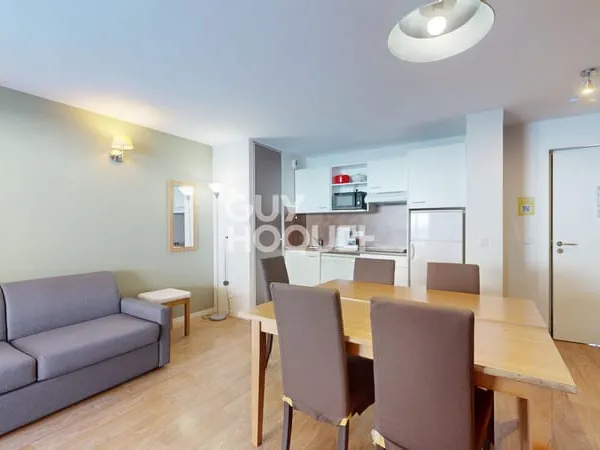 Appartement 2 pièce(s) avec PARKING COUVERT PRIVATIF 