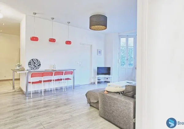 CHAMPS DE MARS - APPARTEMENT- T4 - 75M2 