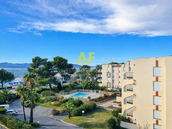 Saint-Raphaël - Santa-Lucia : 2 pièces rénové - Vue mer - De 