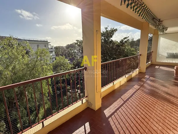 Appartement 2 pièces 55m2 avec belle terrasse, cellier et pa