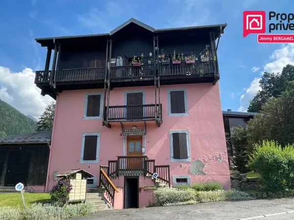 Duplex de charme au dernier étage ? À proximité du centre et des remontées mécaniques 