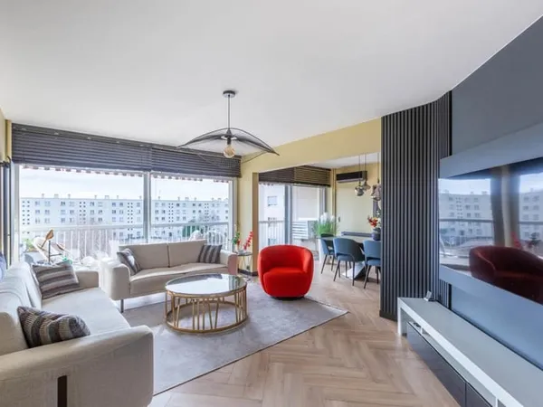 Appartement de 5 pièces de 107 m² à Bron 