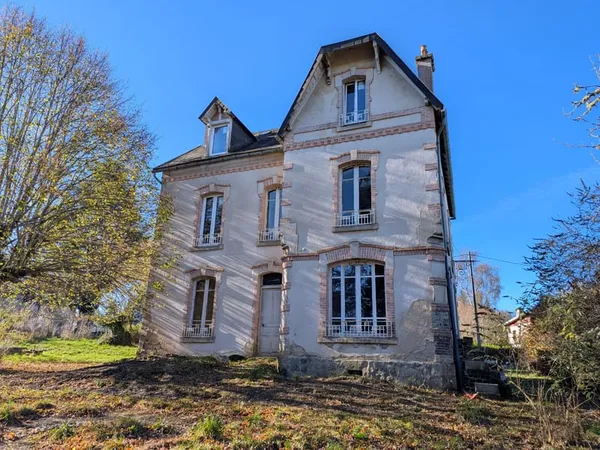 Superbe maison à rénover avec dépendance et grand terrain 
