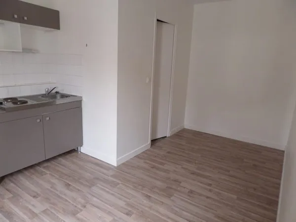 REIMS, studio avenue de Laon 