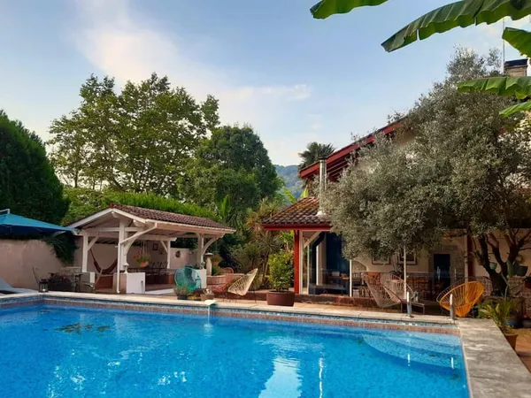 Maison 8 pièces 223 m² 