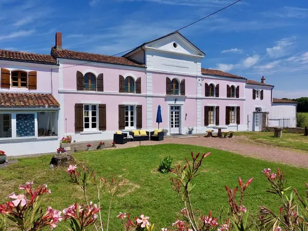 Maison et villa de prestige Vente Saint-Jean-d'Angély 9p 320m² 299998€