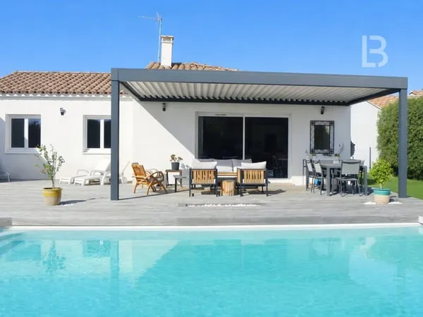 LA FARLEDE - Maison contemporaine avec piscine