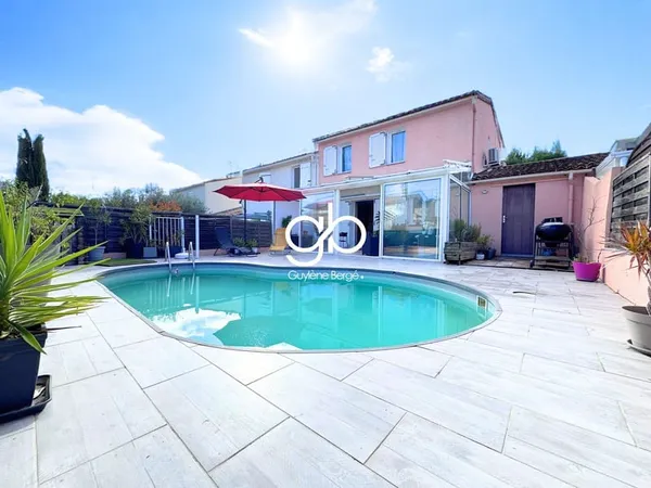 MAISON T4 AVEC PISCINE, JARDINS, GARAGE ET PANNEAUX SOLAIRES