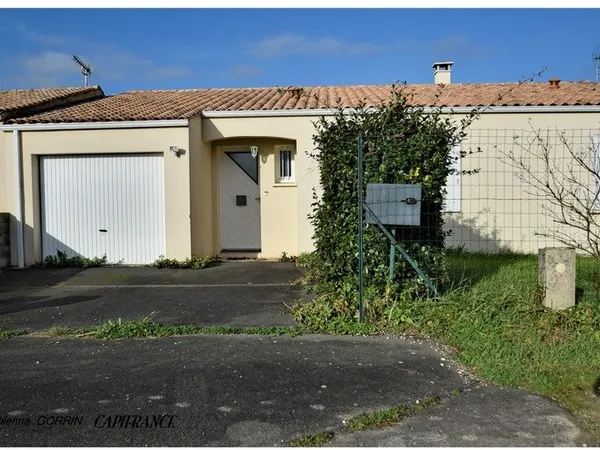Maison à vendre 5 pièces SAINT JEAN DE LIVERSAY (17) PLAIN PIED, 3 CHAMBRES, GARAGE, TERRAIN CLOS, V