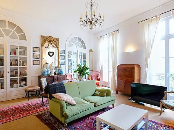 BEL APPARTEMENT TRIPLEX AU CENTRE DE LA VILLE DE SAUMUR 