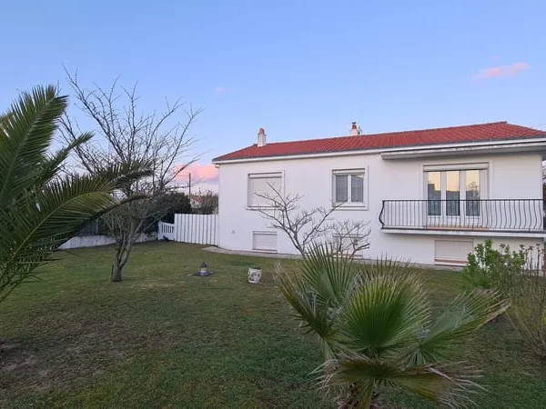Maison spacieuse à 15 minutes à pied de la plage