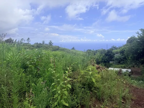 À VENDRE Terrain avec maison et vue exceptionnelle sur Pet 