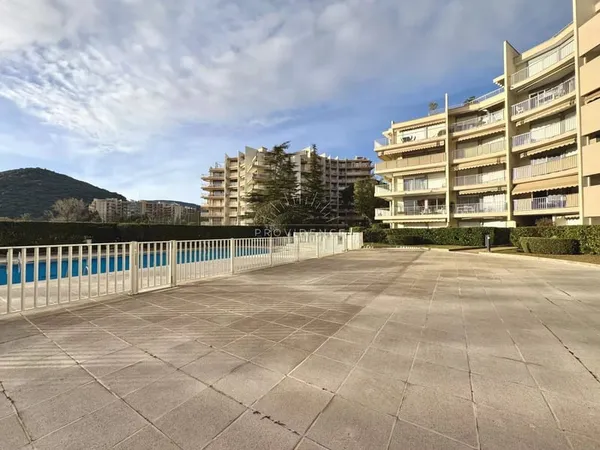 Studio 26 m² rénové en résidence de standing avec piscine - Mandelieu-la-Napoule 