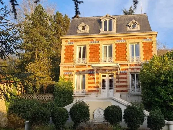 Chaumont en Vexin - Maison de Maître du 19ème de 210 m2 - 4 chambres - un ascenseur qui permet 