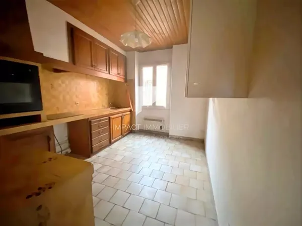 À VENDRE - T4 À RÉNOVER - FORT POTENTIEL - CENTRE-VILLE DE HYÈRES (83400) 